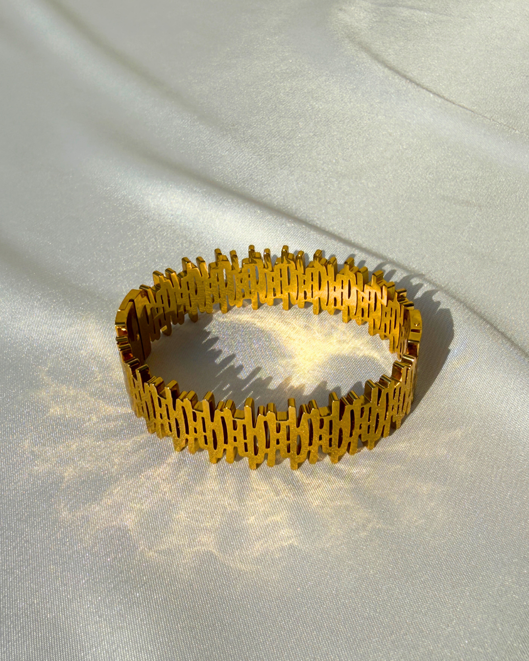Bold grid bangle