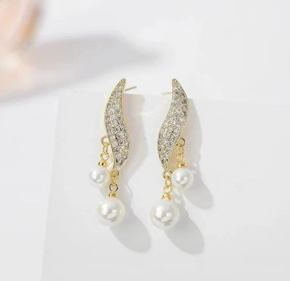 Leaf pearl drop earrings