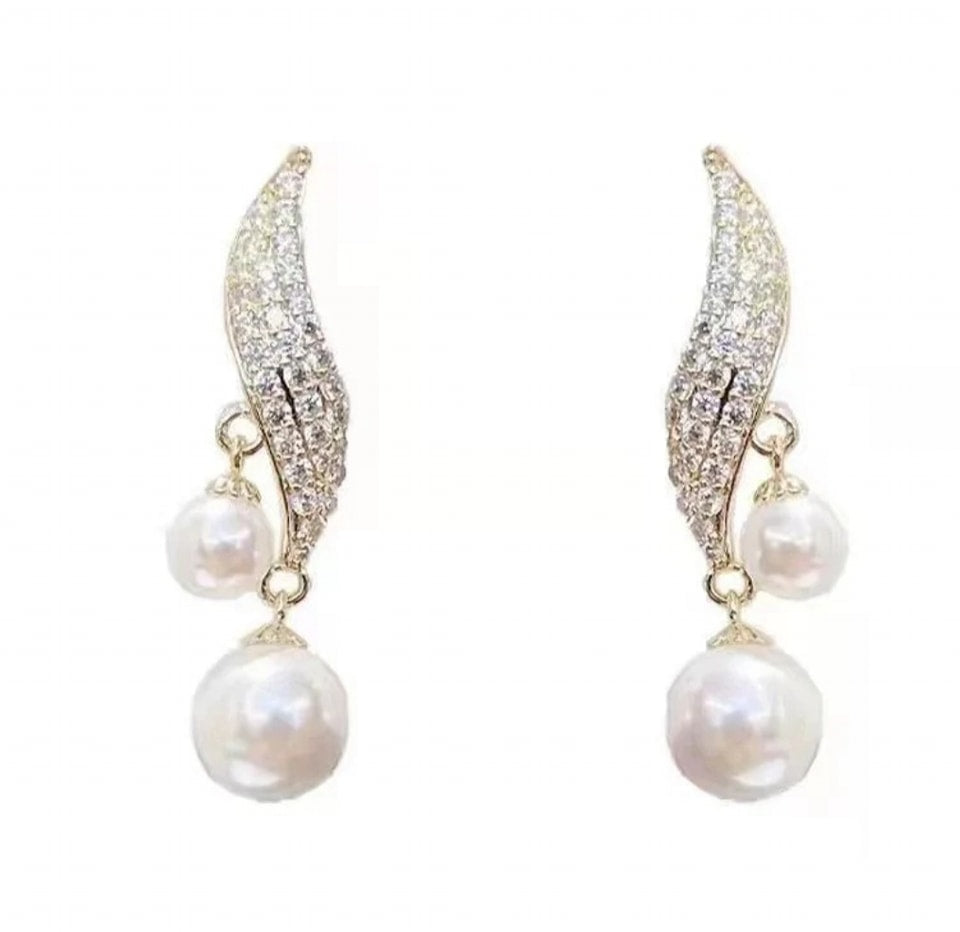 Leaf pearl drop earrings