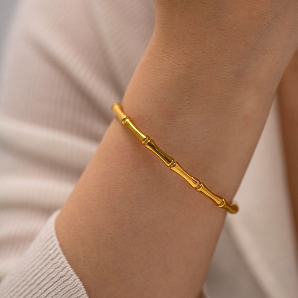 Sculpted curve bangle