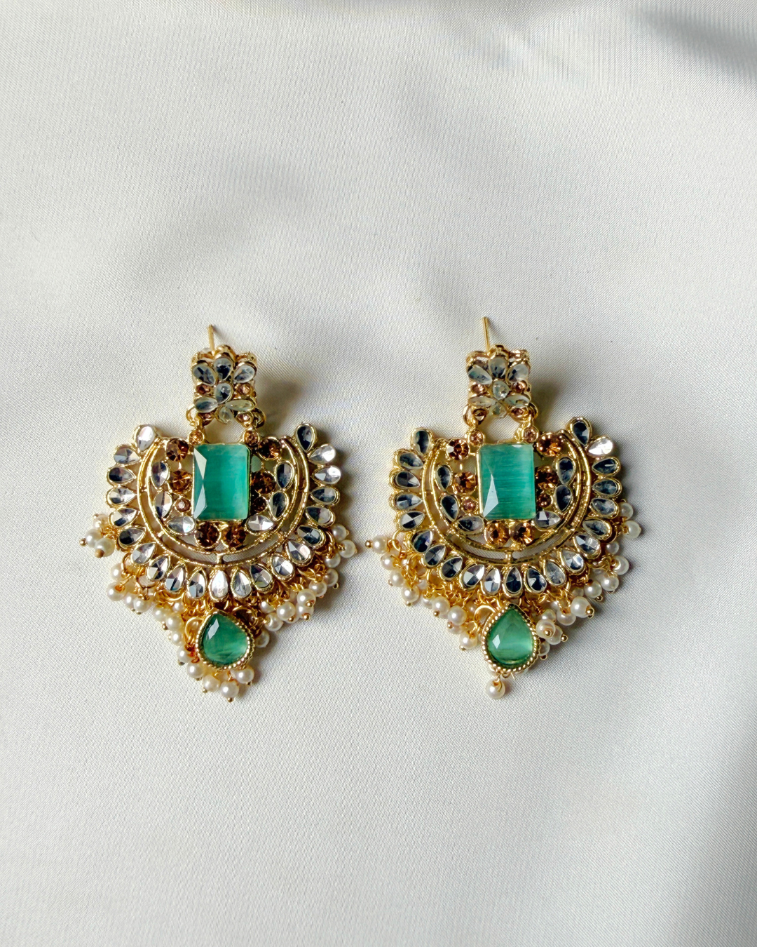 Laamish Indian earing ( mint )