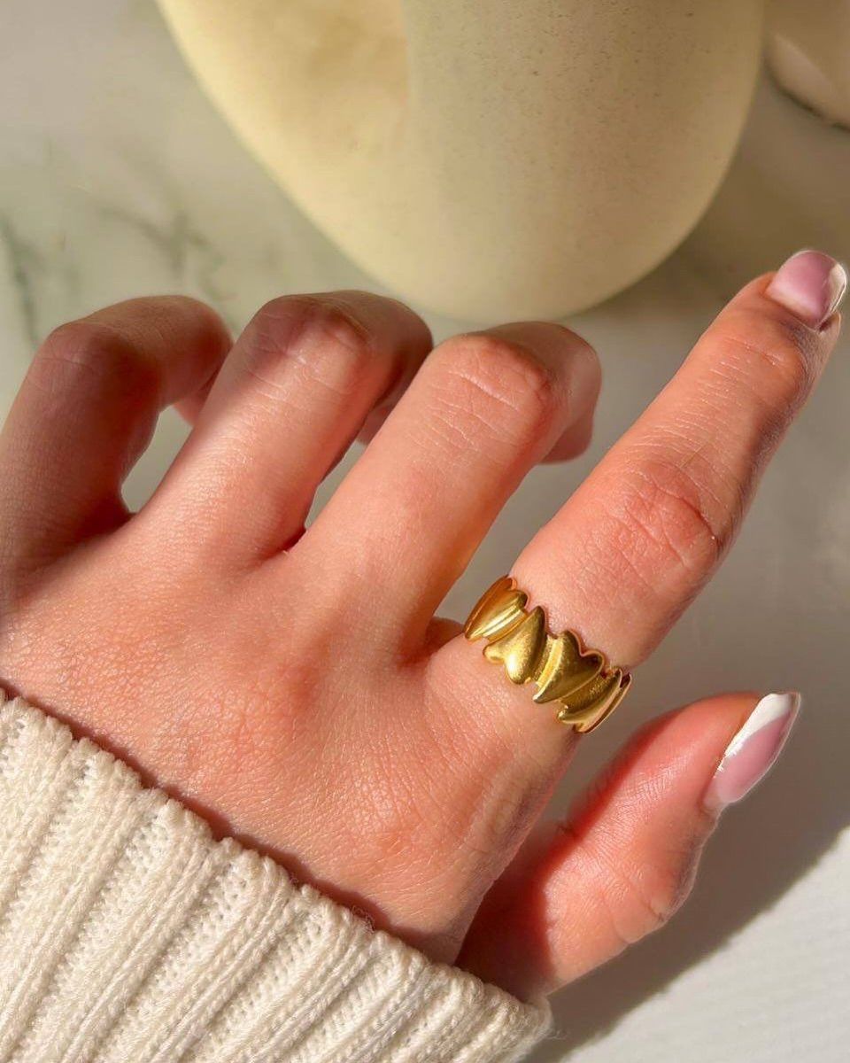 Heart halo ring