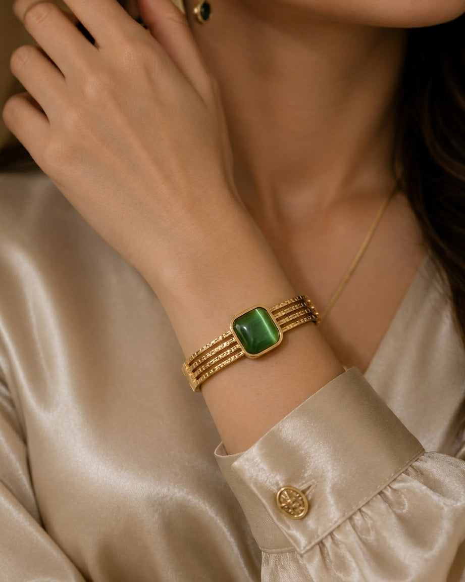 Emerald glow bracelet